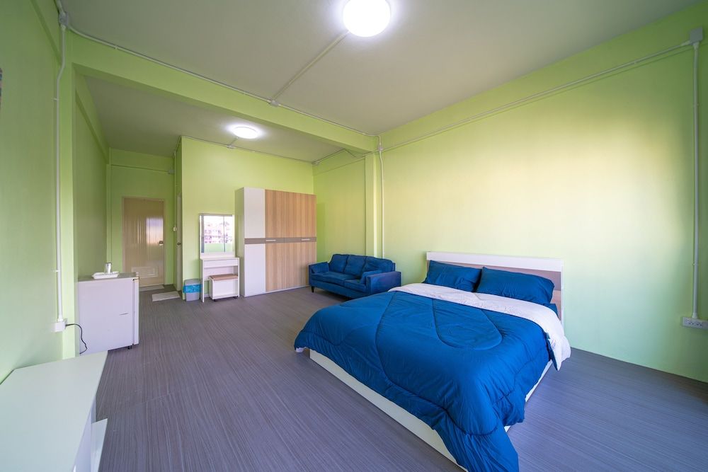 UrbanNest Hostel Deluxe Double Room, City View 5