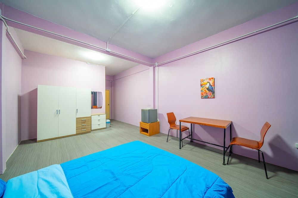 UrbanNest Hostel Deluxe Double Room, City View 7