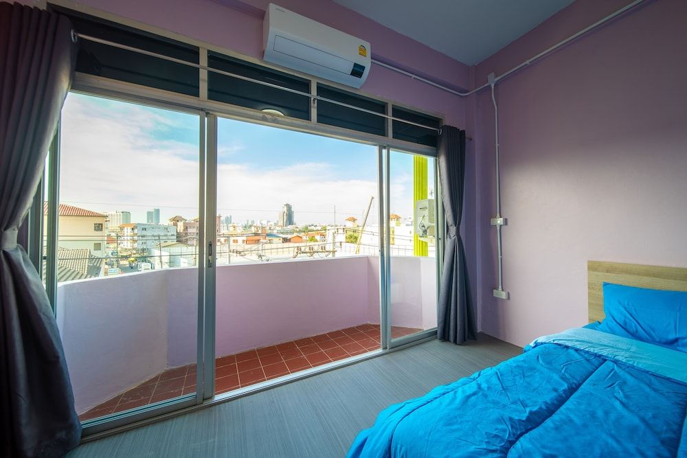 UrbanNest Hostel Deluxe Double Room, City View 11