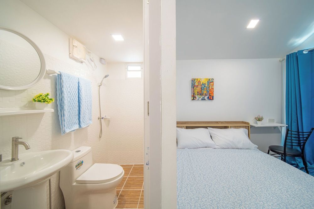 UrbanNest Hostel Cozy Minimal 6