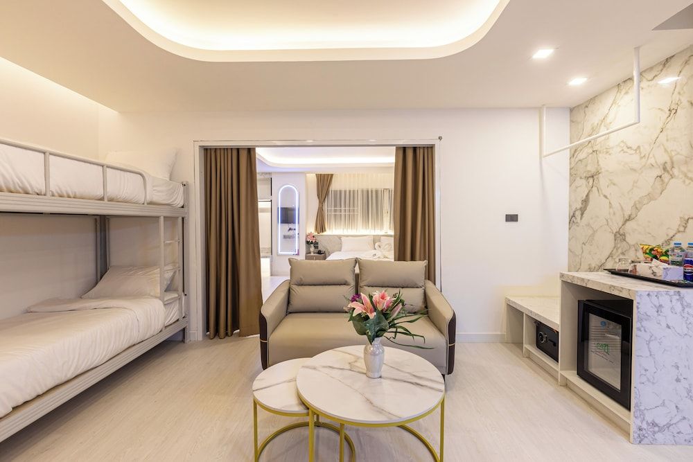 Bunk with Bathtub