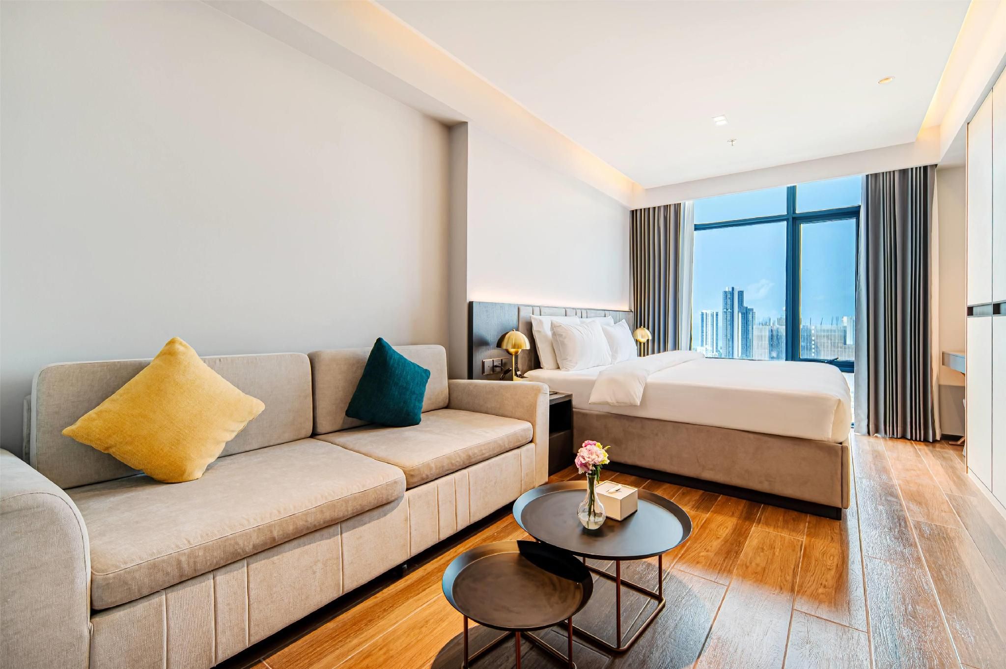 Superior King Room City View