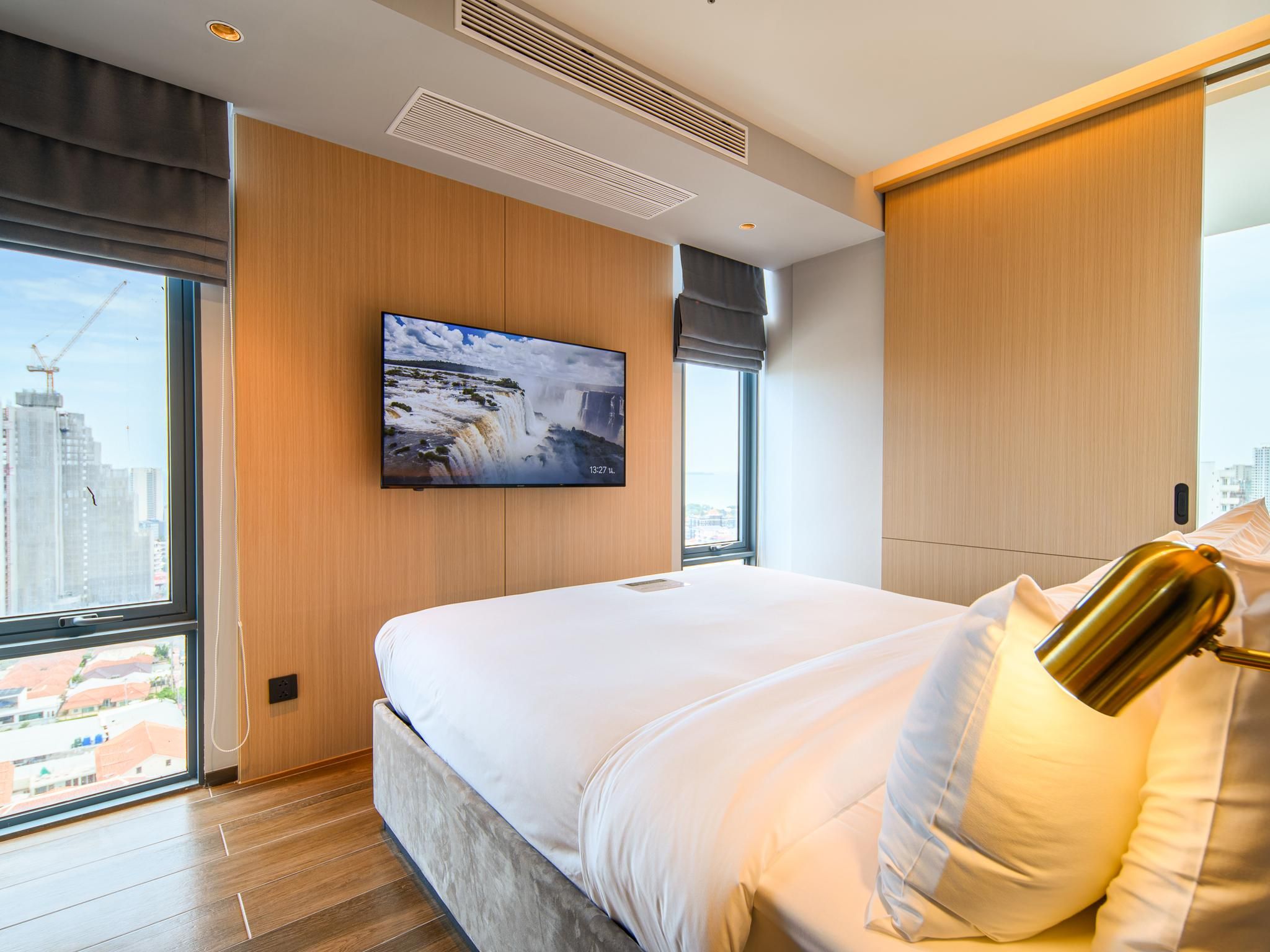 One Bedroom Premier Suite Sea View