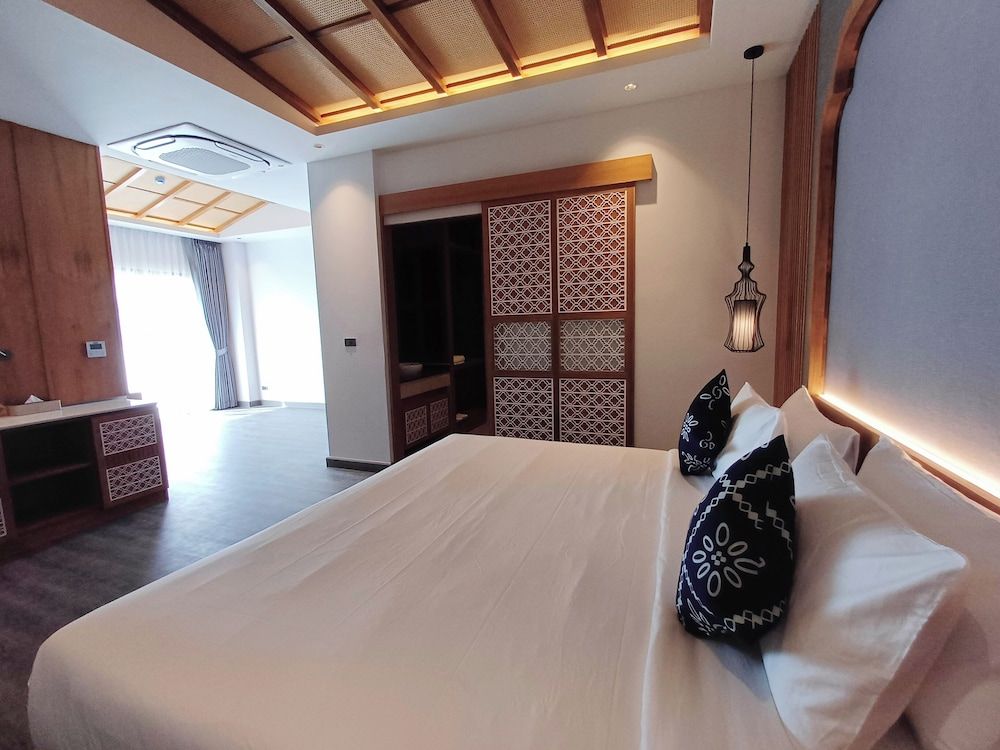 Luxury Pool Access Suite