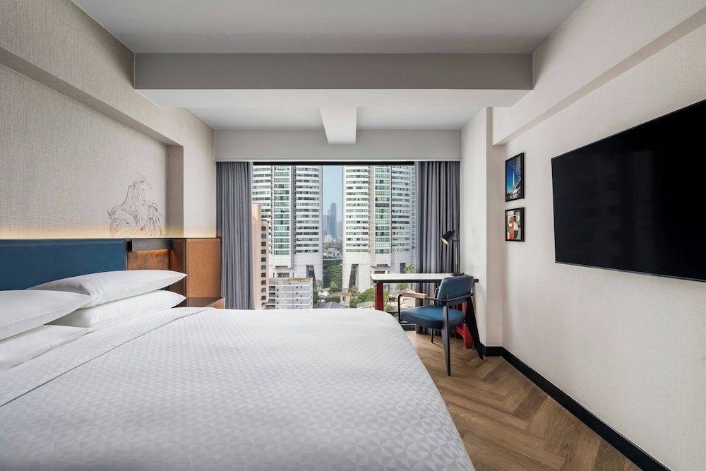 Premier Room, 1 King Bed, Non Smoking, City View