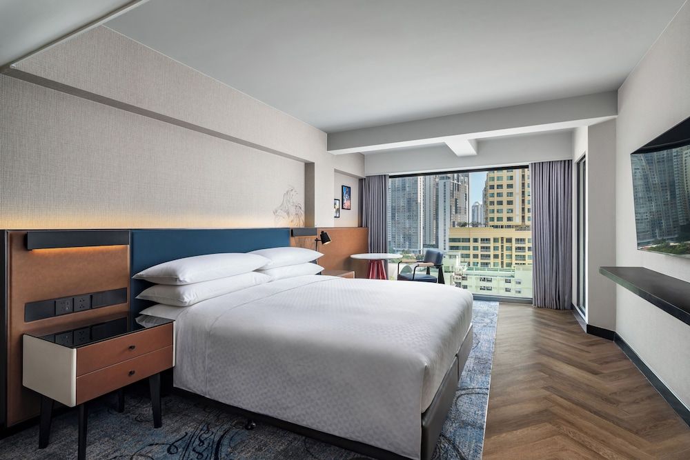 Deluxe Studio Suite, 1 King Bed, Non Smoking, City View
