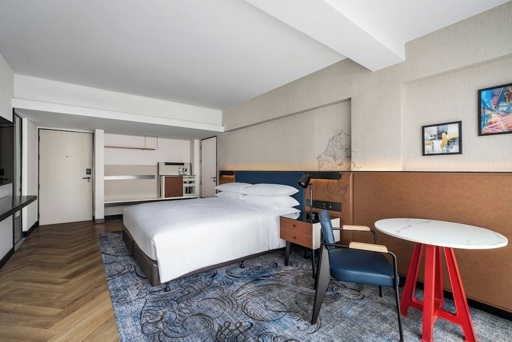 Studio Suite, 1 King Bed (No View)