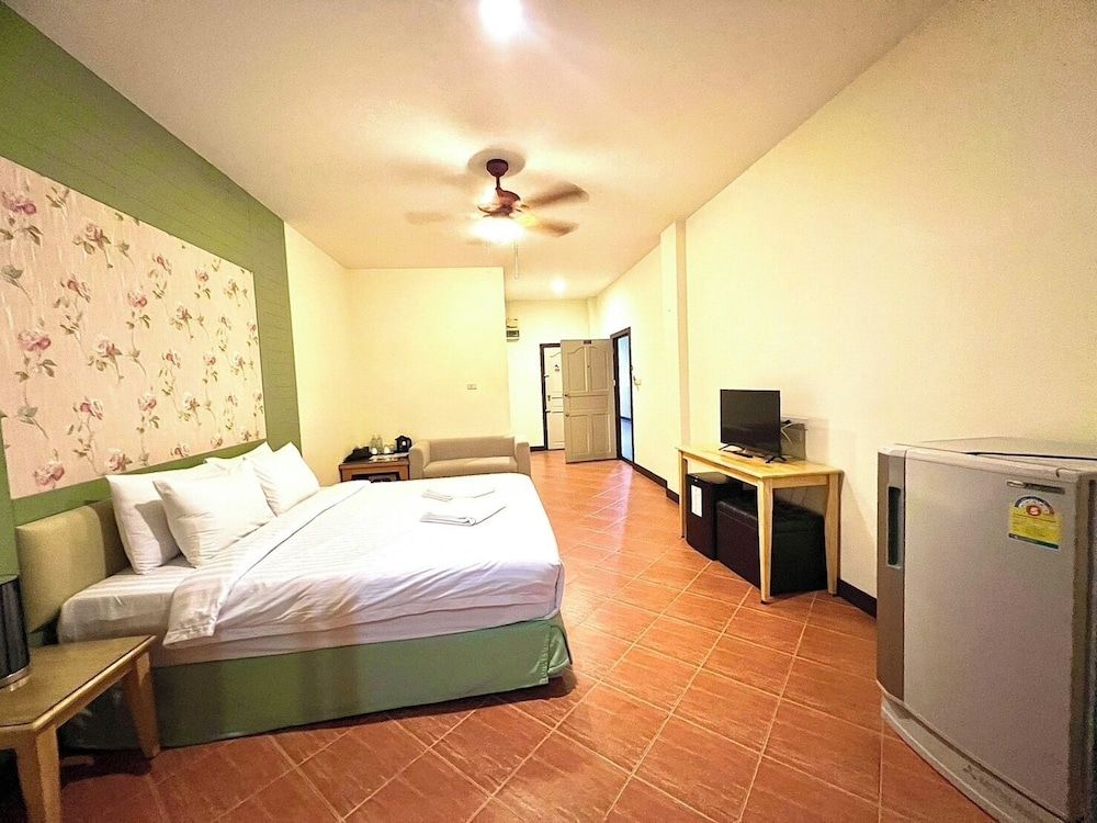 J STAR Deluxe Double Room 2