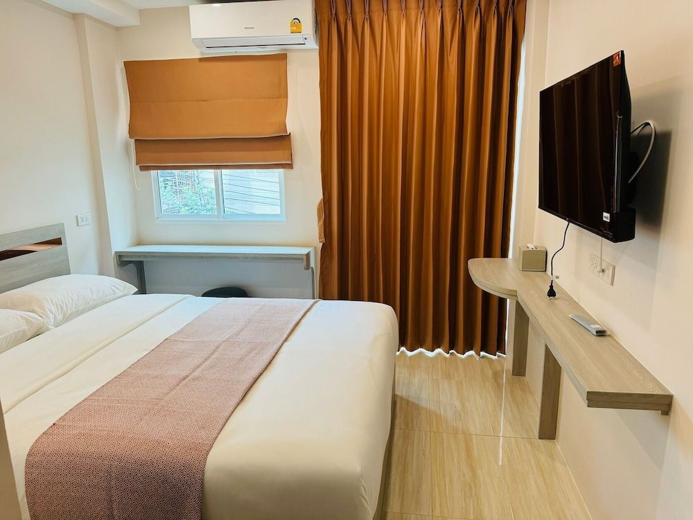 Superior Studio, 1 Queen Bed, Balcony