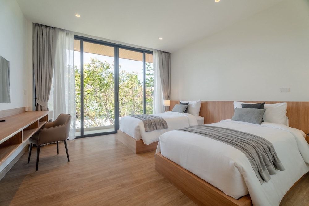 Modern Tropical Pool Villa - Saiyuan Deluxe Villa, Garden View 8