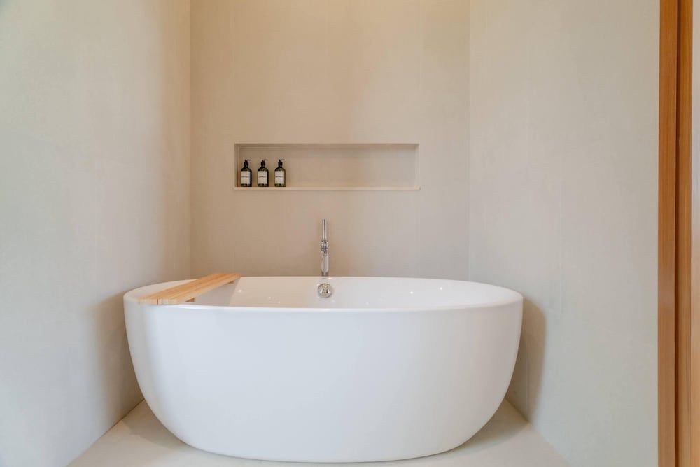 Modern Tropical Pool Villa - Saiyuan Deluxe Villa, Garden View 13