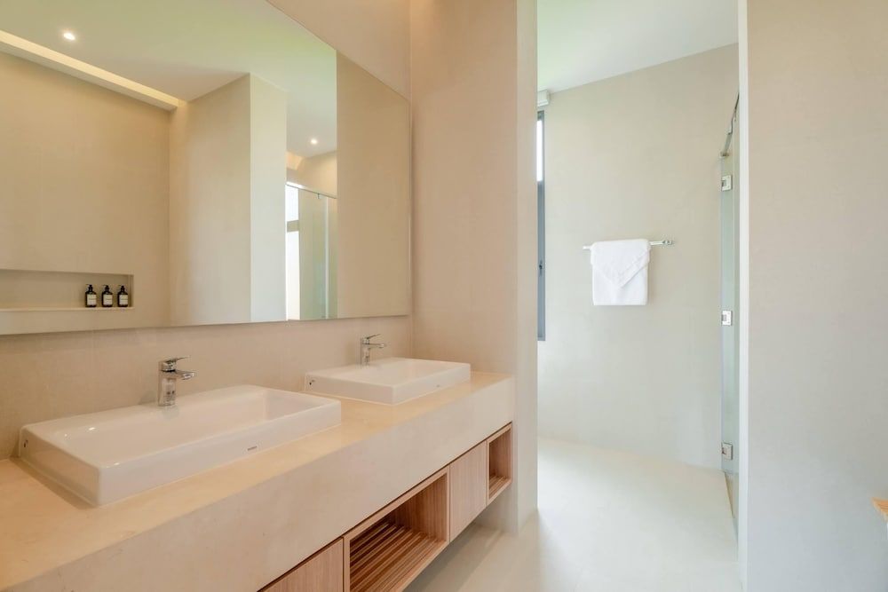 Modern Tropical Pool Villa - Saiyuan Deluxe Villa, Garden View 12