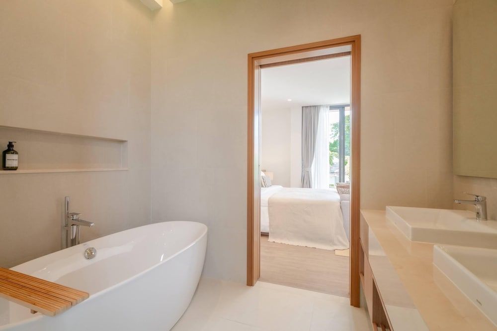 Modern Tropical Pool Villa - Saiyuan Deluxe Villa, Garden View 11