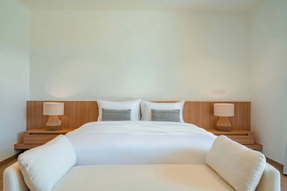 Modern Tropical Pool Villa - Saiyuan Villa, 3 Bedrooms, Garden View 2