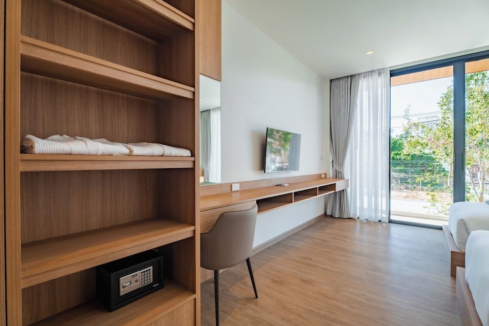 Modern Tropical Pool Villa - Saiyuan Villa, 3 Bedrooms, Garden View 23