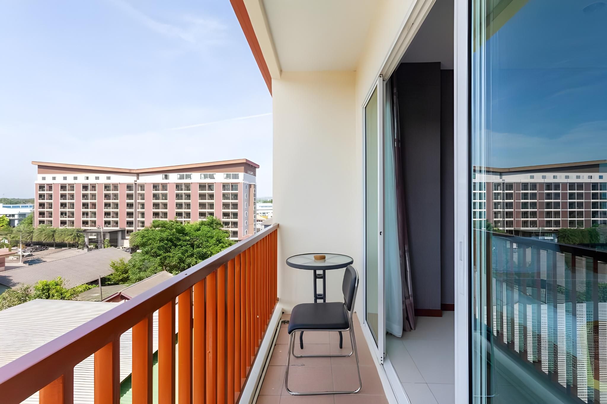 CK Resort Pattaya Deluxe Twin Room 3