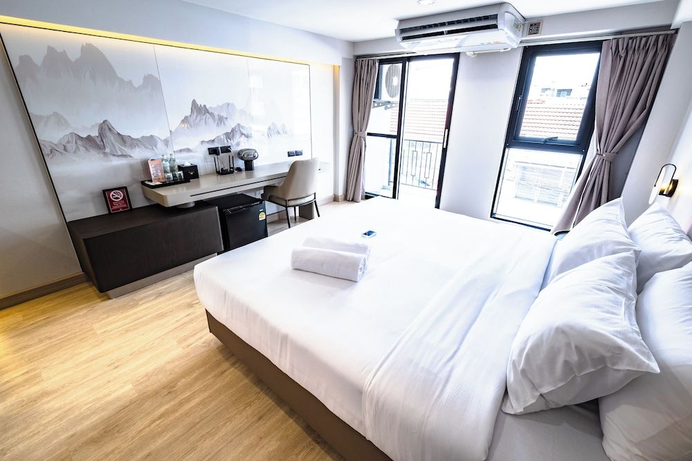 Senior Room, City View