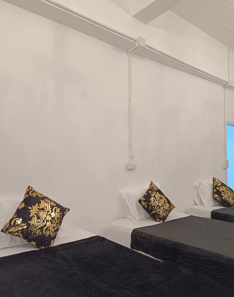 MaHaNa Hostel & Beach Bar Pattaya