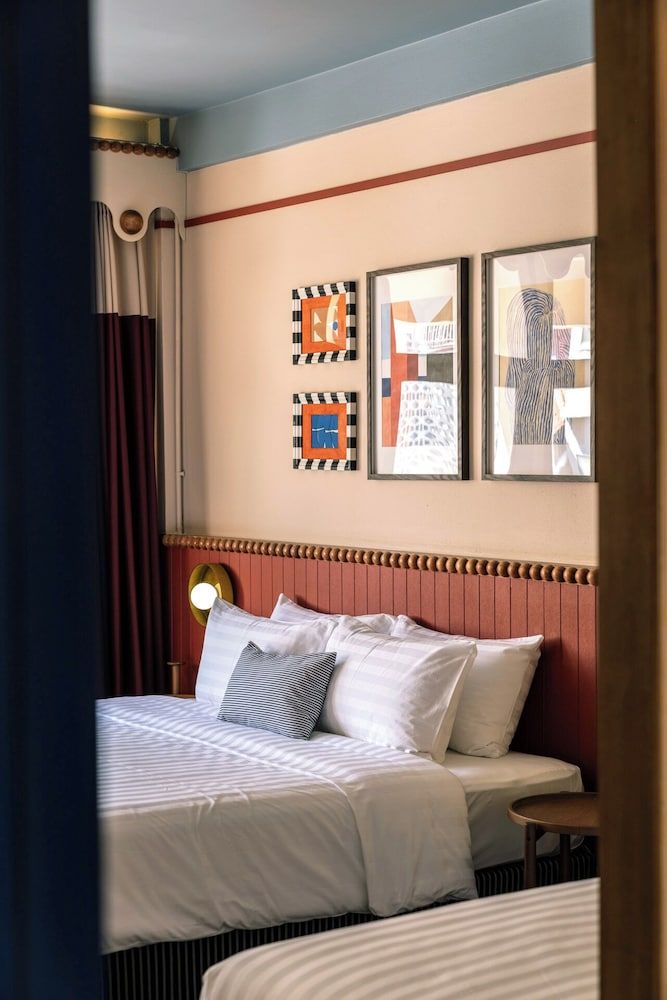 Blu Dock Restel Bangkok Deluxe Triple Room, Private Bathroom 3