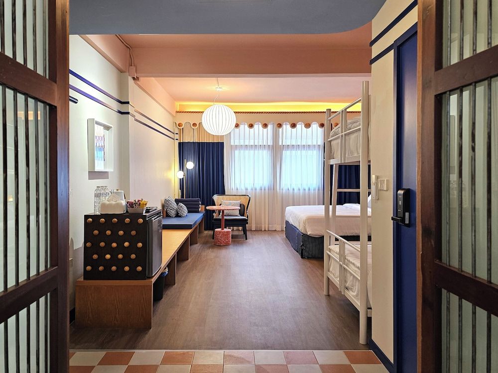 Blu Dock Restel Bangkok Family Quadruple Room, Private Bathroom 13