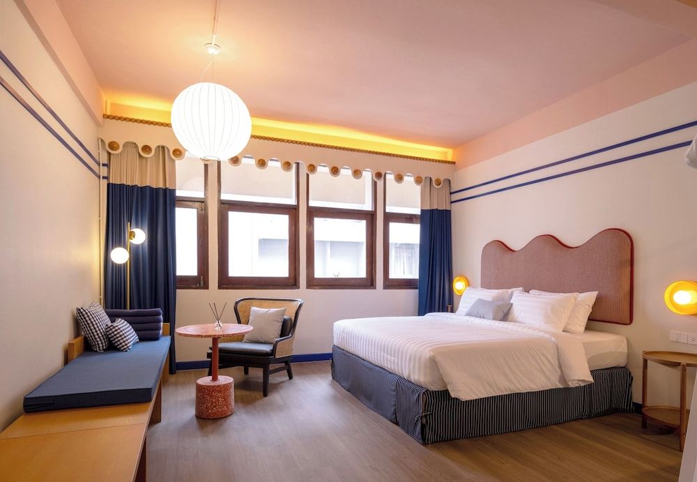 Blu Dock Restel Bangkok Family Quadruple Room, Private Bathroom 2