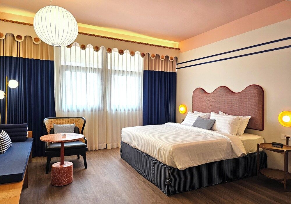 Blu Dock Restel Bangkok Family Quadruple Room, Private Bathroom 4