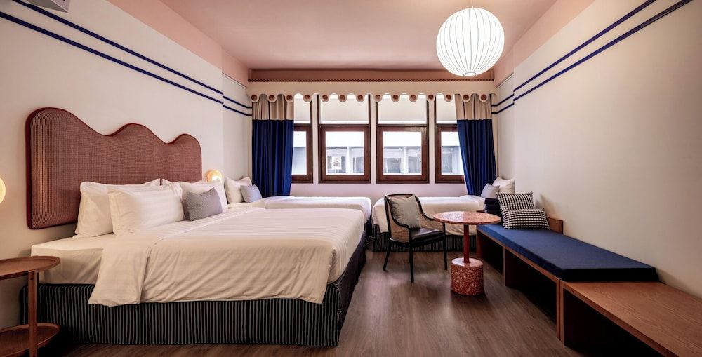 Blu Dock Restel Bangkok Family Quadruple Room, Private Bathroom 3