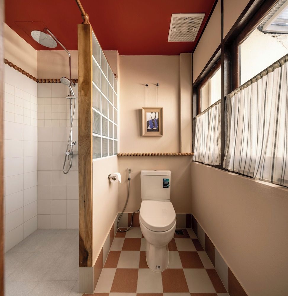 Blu Dock Restel Bangkok Deluxe Triple Room, Private Bathroom 10