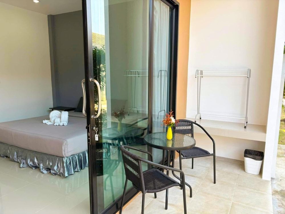 3 Tigers Resort & Hostel Deluxe Double Room, Garden View 5