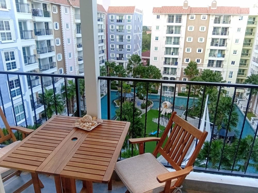 Luxury Apartment, Balcony, Pool View