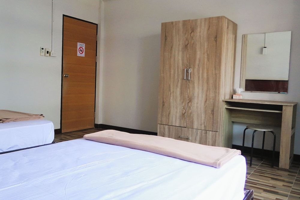Twin Bed Room with Shared Bathroom
