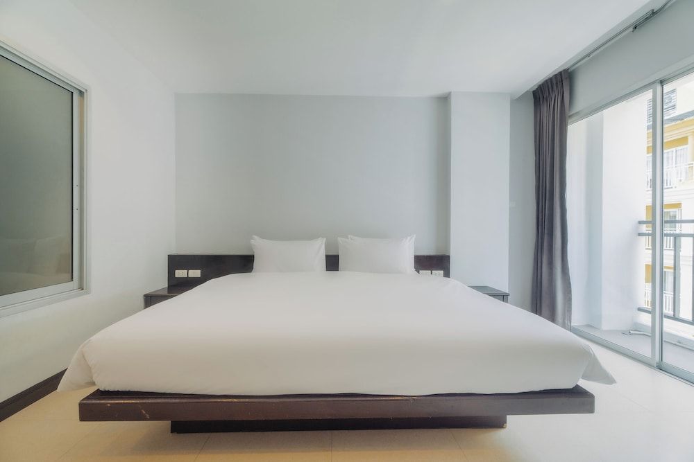 Deluxe Room, 1 King Bed, Balcony