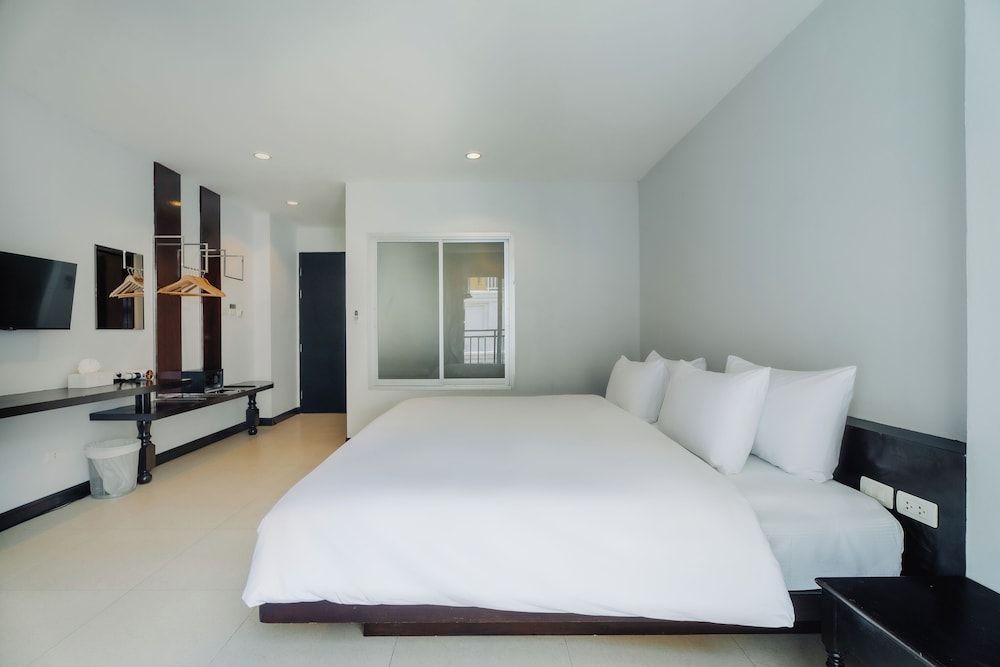 Deluxe Room, 1 King Bed, Balcony