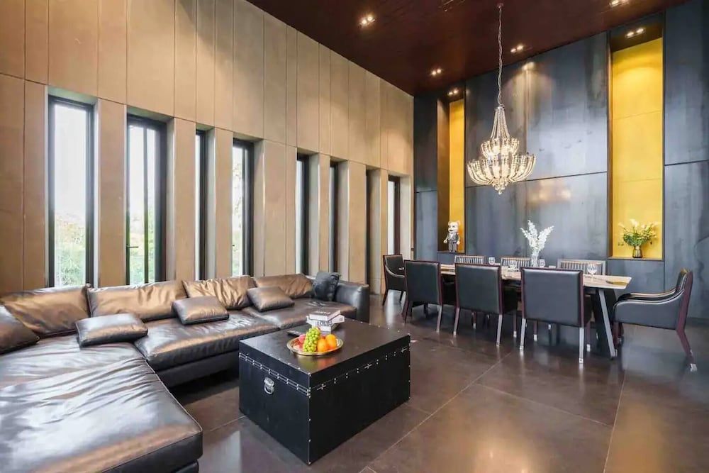 Luxury Modern Pool Jacuzzi Villa 5BR Thonglor