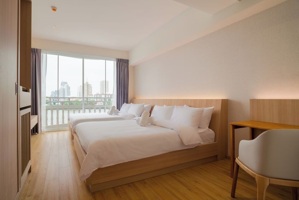 Deluxe Jacuzzi Room with River View