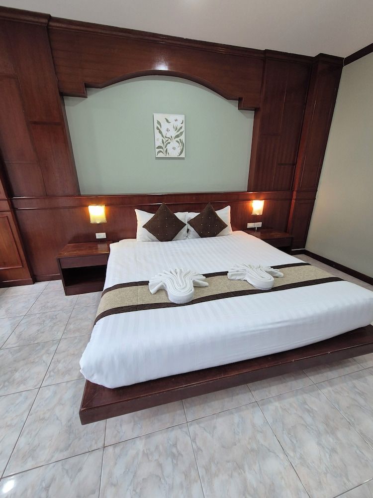 Deluxe Double Room (with balcony and with window)