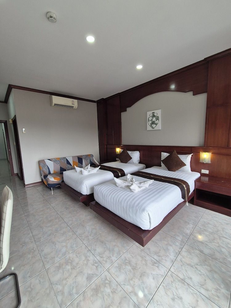 Deluxe Twin Room (with balcony and with window)