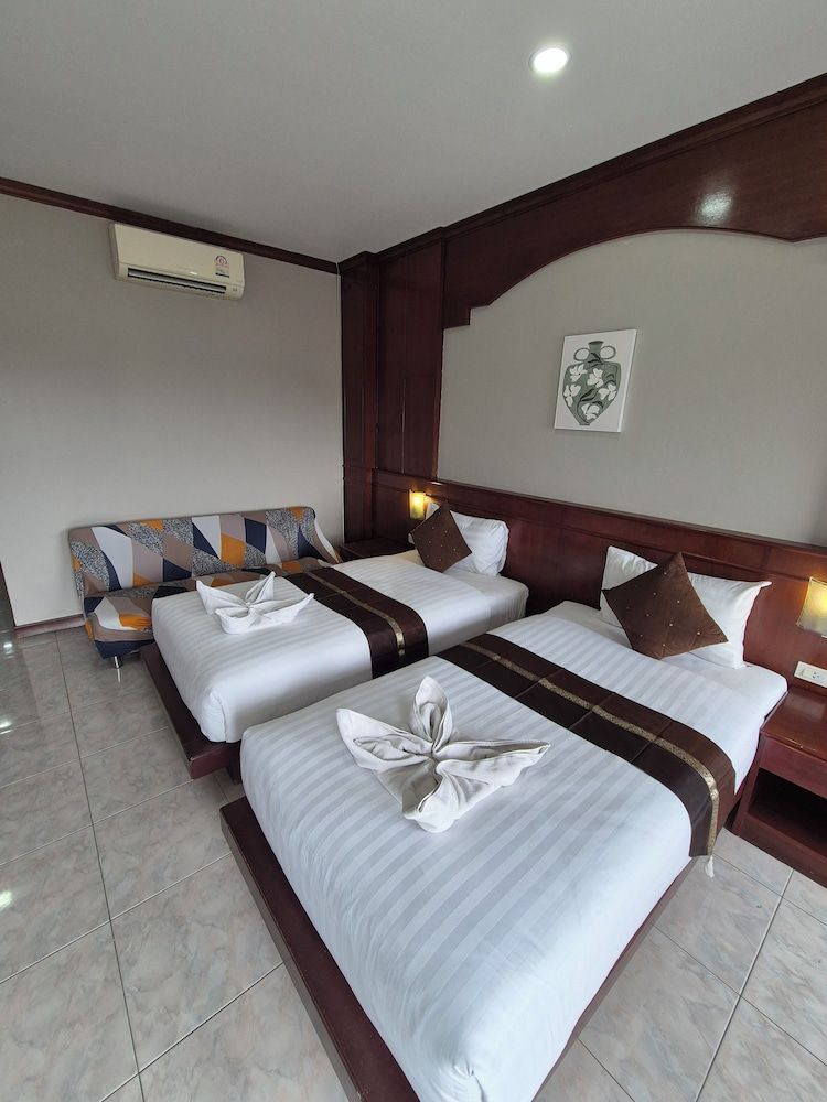 Deluxe Twin Room (with balcony and with window)