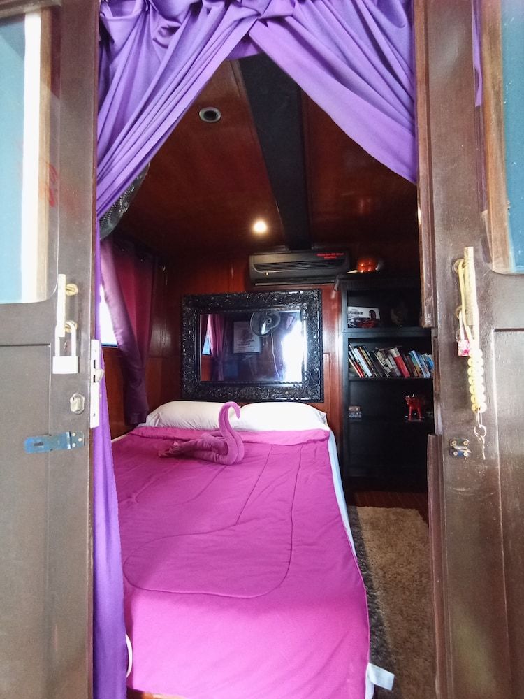 Basic Cabin, 1 Queen Bed, Air conditioning, River View