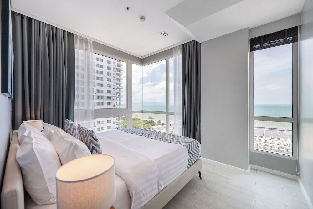 Luxury Condo, Balcony, Ocean View