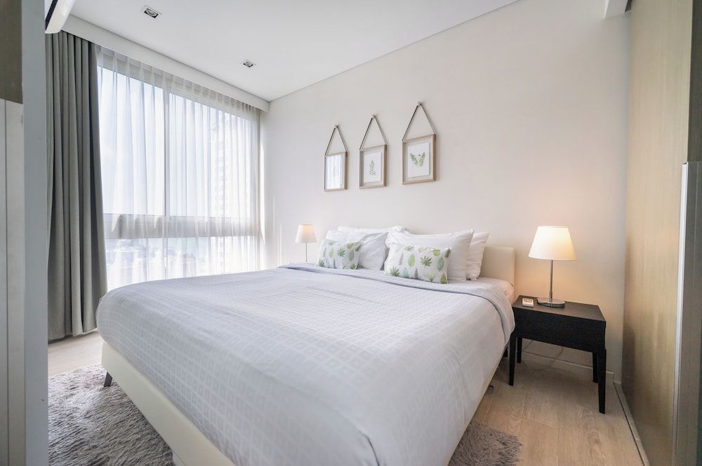 Deluxe Condo, Partial Sea View