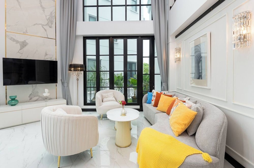 Stylish 7beds Poolhouse With Cinema & Lift - 2min to BTS