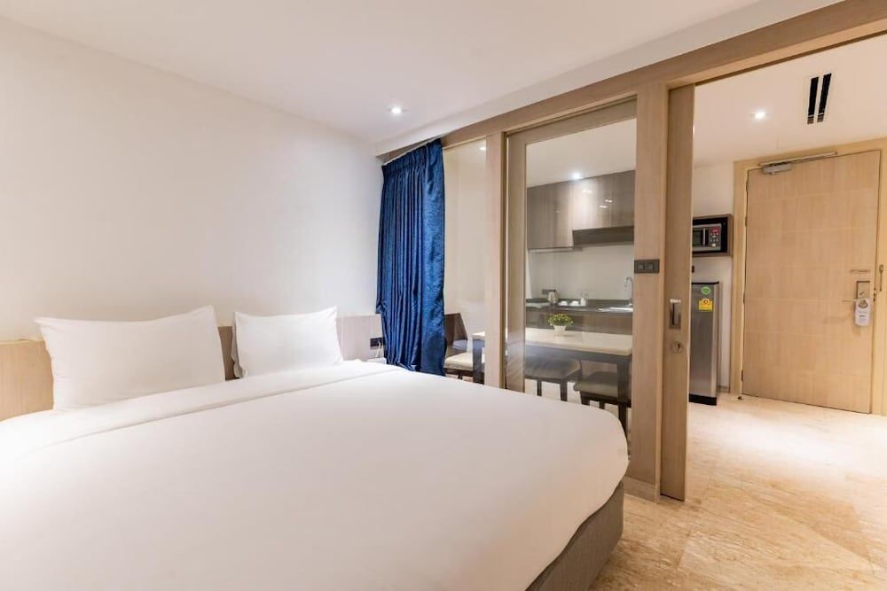 Deluxe Room, City View
