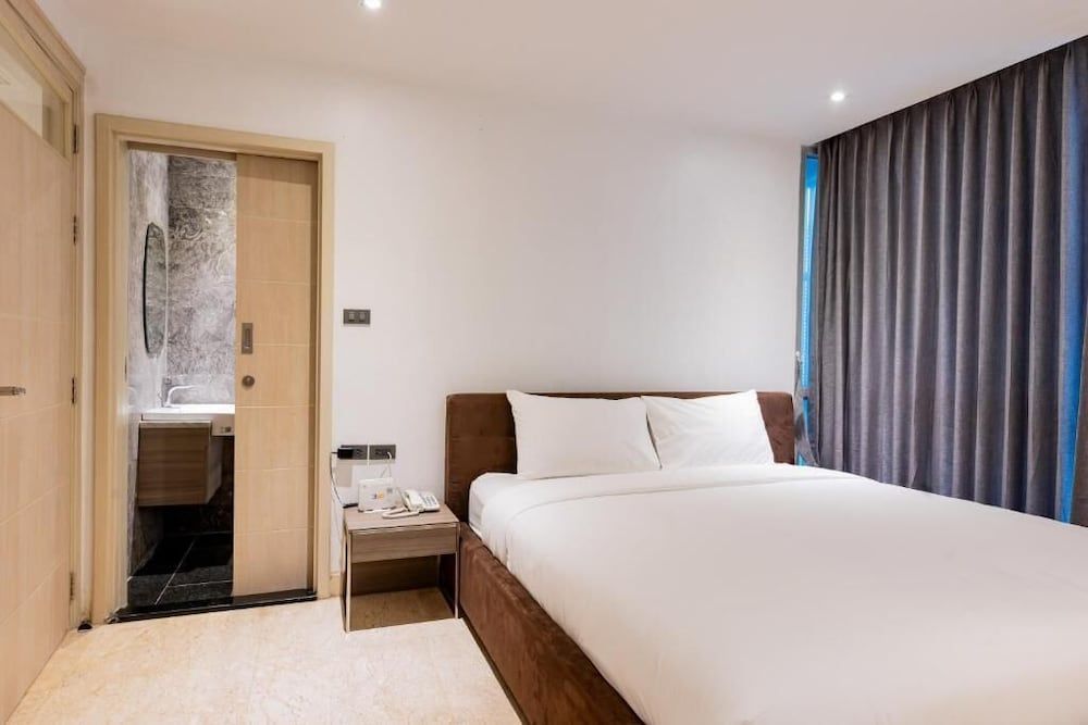 Superior Double Room, City View