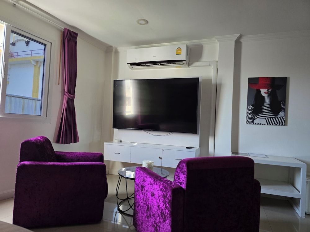 Titanic Residence - 7 minute walk to the Beach Deluxe Room with Window 10