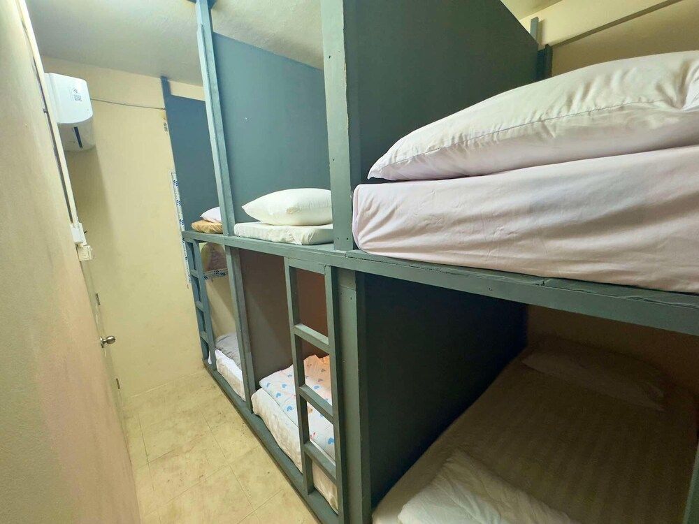 Hostel 24 Backpackers Basic Cabin, Multiple Bedrooms