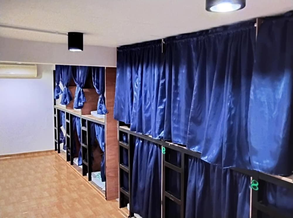 Hostel 24 Backpackers Basic Cabin, Multiple Bedrooms 4