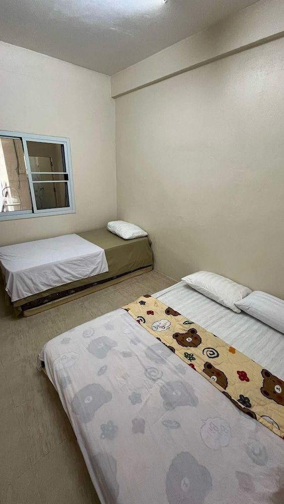 Hostel 24 Backpackers Basic Double or Twin Room 2