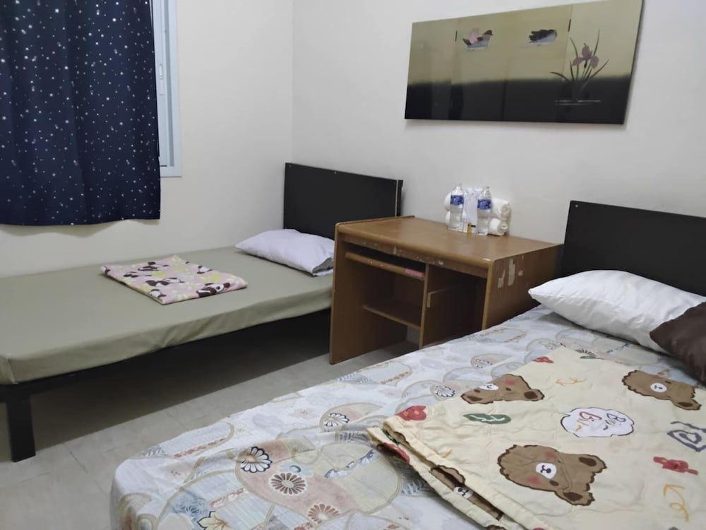 Hostel 24 Backpackers Basic Double or Twin Room 3