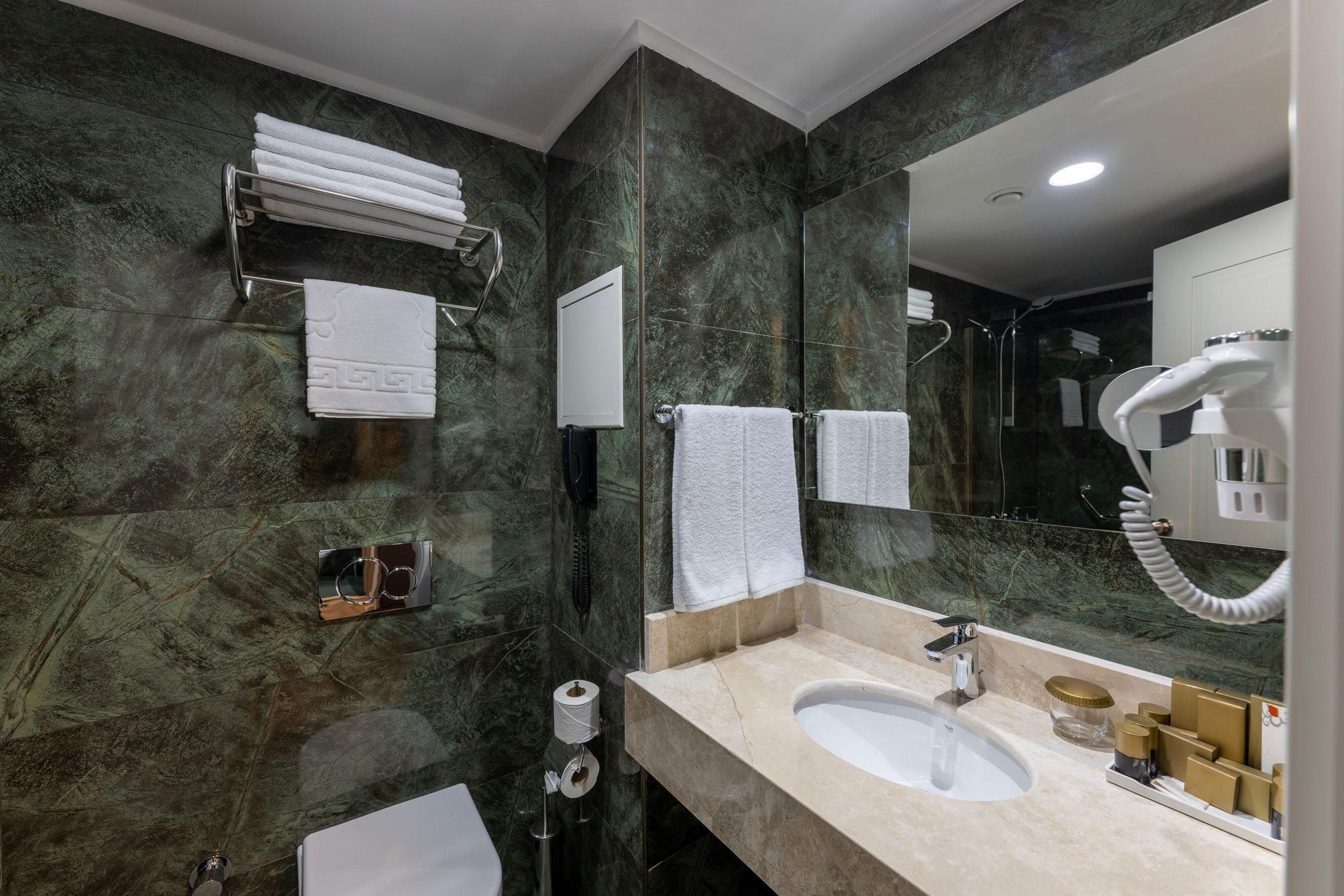 Superior Triple, Larger Guest Room, 1 Double Or 1 Twin